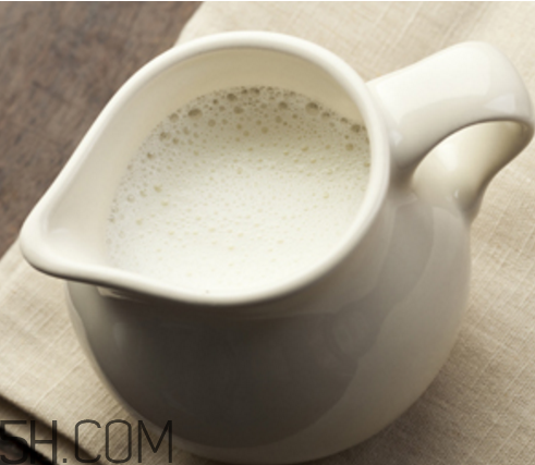 喝牛奶能治失眠嗎？什么是水牛奶？