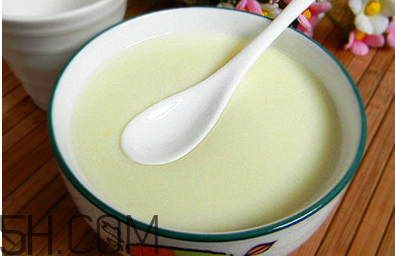 喝牛奶能治失眠嗎？什么是水牛奶？