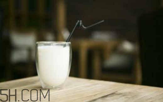 純牛奶打開后能放多久？牛奶可以煮沸嗎？