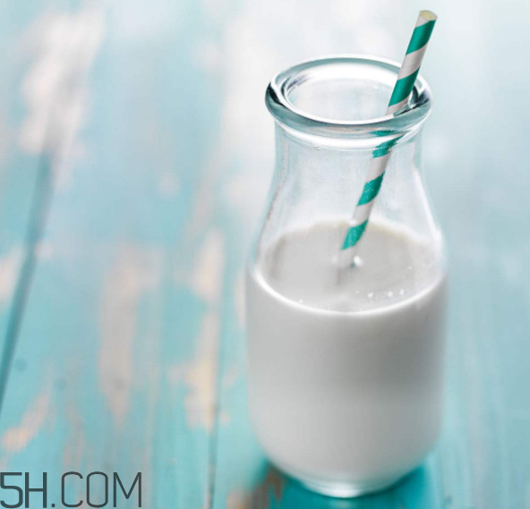 純牛奶熱著喝還是常溫喝？桑葚能和牛奶一起吃嗎？