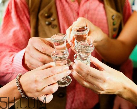 身上有傷口能喝酒嗎？喝酒會影響傷口愈合嗎？