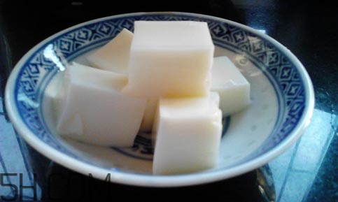 喝純牛奶喝多少合適？牛奶凍怎么做好吃？