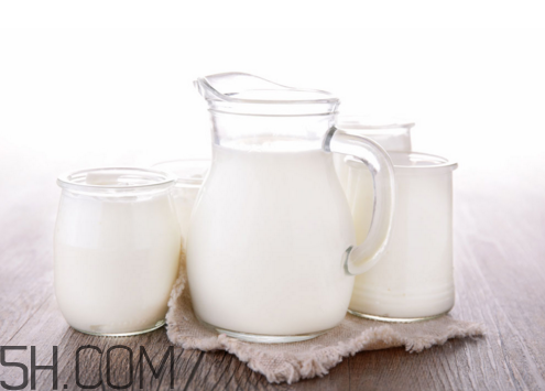 牛奶凍可以用酸奶嗎？純牛奶可以做酸奶嗎？