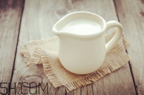 牛奶凍可以用酸奶嗎？純牛奶可以做酸奶嗎？