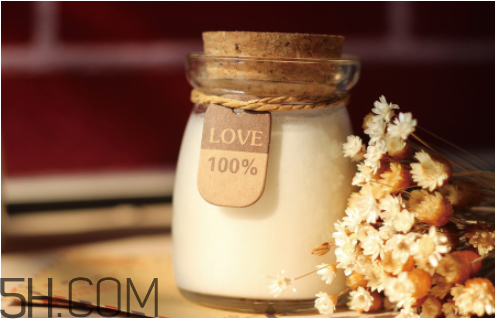 牛奶和什么水果一起吃？牛奶保質(zhì)期一般多久？