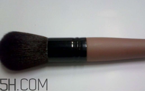 卡姿蘭粉餅哪個色號好？卡姿蘭粉餅色號試色