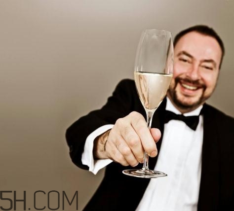 喝酒肝疼怎么回事？喝酒會(huì)得肝癌嗎？