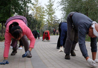 爬著走鍛煉有什么好處？爬著走能治痔瘡？