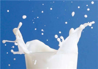 純牛奶喝多了有什么壞處？什么人不適合喝純牛奶？