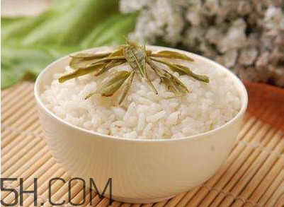 茶葉水煮飯有什么好處？茶葉水怎么煮飯