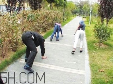 爬著走鍛煉有什么好處？爬著走能治痔瘡？