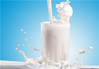 喝純牛奶會上火嗎？不同季節(jié)適宜喝牛奶喝法