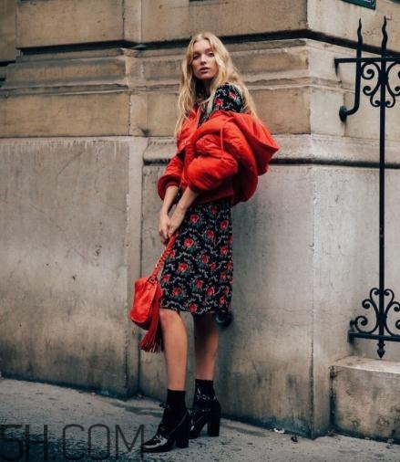 紅色羽絨服怎么搭配？紅色羽絨服搭配圖片