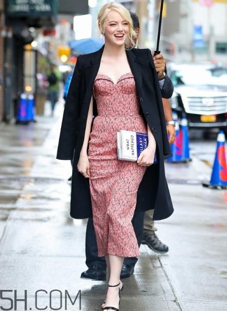 毛呢大衣發(fā)黃了怎么辦？呢子大衣發(fā)黃怎么清洗？