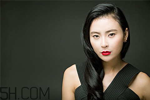 隆胸可以跳傘嗎？隆胸可以做過山車嗎？