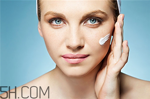 隆胸后多久變得柔軟？隆胸后多久可以側(cè)睡？