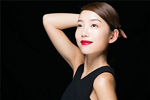 隆胸是用什么材料？隆胸是從哪里切口？