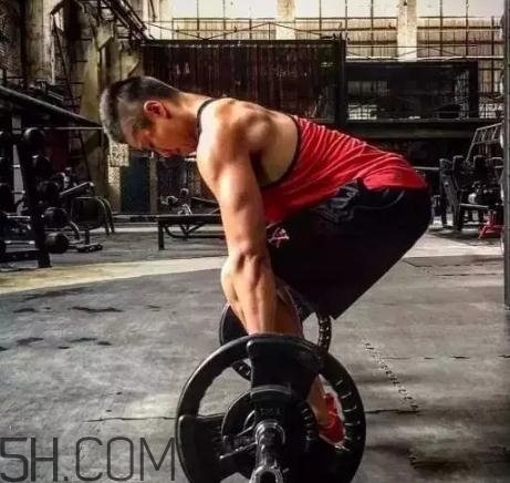 硬拉會(huì)傷腰嗎？硬拉會(huì)腰間盤突出嗎？