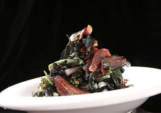 紅菜苔為什么炒出來的汁是藍色的？紅菜苔是什么菜