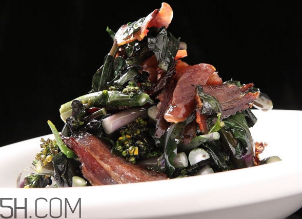 紅菜苔為什么炒出來的汁是藍色的？紅菜苔是什么菜