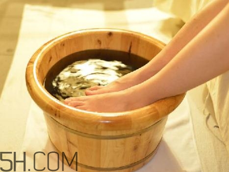 關節(jié)炎能泡溫泉嗎？關節(jié)炎能用熱水泡嗎？