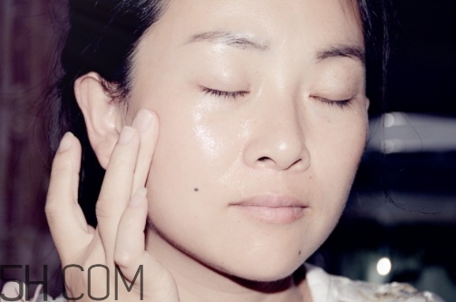 蘭蔻晚霜適合什么年齡的女孩用？蘭蔻晚霜適合什么年齡