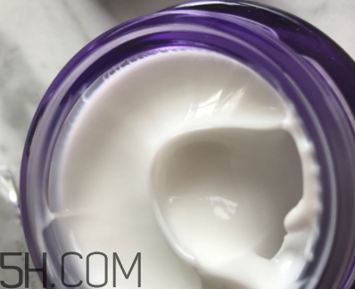 蘭蔻日霜晚霜怎么區(qū)分 蘭蔻晚霜和日霜區(qū)別