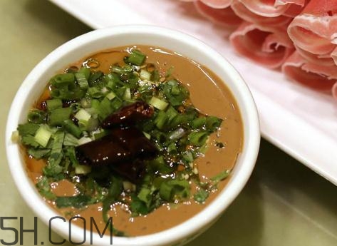 涮羊肉調(diào)料怎么調(diào)好吃？涮羊肉的麻醬怎么調(diào)？