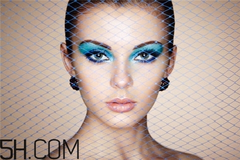 烤瓷牙掉了還能粘上嗎？烤瓷牙掉了如何修補？