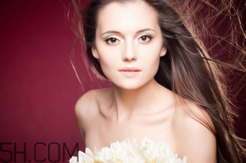 護(hù)發(fā)精油怎么挑選？椰子油護(hù)發(fā)后的護(hù)理