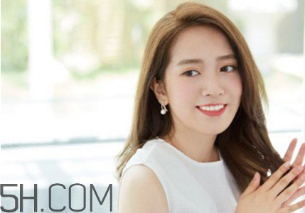 不同發(fā)質(zhì)使用哪種精油好？護(hù)發(fā)素和護(hù)發(fā)精油的區(qū)別