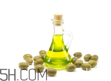 不同發(fā)質(zhì)使用哪種精油好？護(hù)發(fā)素和護(hù)發(fā)精油的區(qū)別