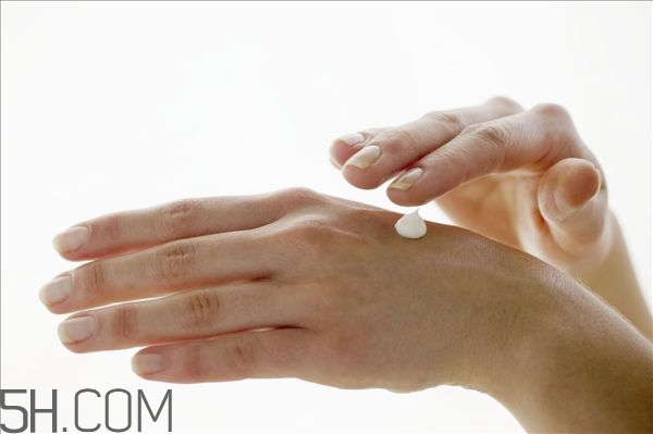 面霜可以當(dāng)護手霜用嗎 護手霜和面霜的區(qū)別