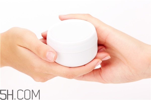 護(hù)手霜多久擦一次 護(hù)手霜晚上可以用嗎 護(hù)手霜多久擦一次 護(hù)手霜晚上可以用嗎