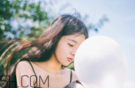 油性發(fā)質(zhì)用護(hù)發(fā)素需注意什么？用護(hù)發(fā)素后再用發(fā)膜會(huì)怎樣？