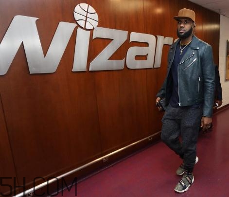 nike lebron 15 long live the king秀場(chǎng)綁帶版會(huì)發(fā)售嗎？