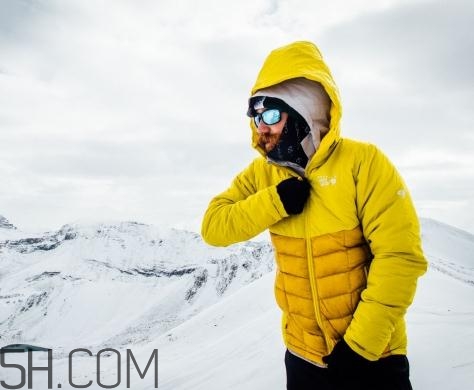 羽絨服和皮草哪個暖和？皮草暖和還是羽絨服暖和？