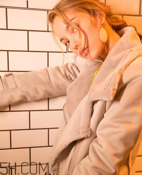 皮毛一體掉色正常嗎？皮毛一體掉色怎么處理？