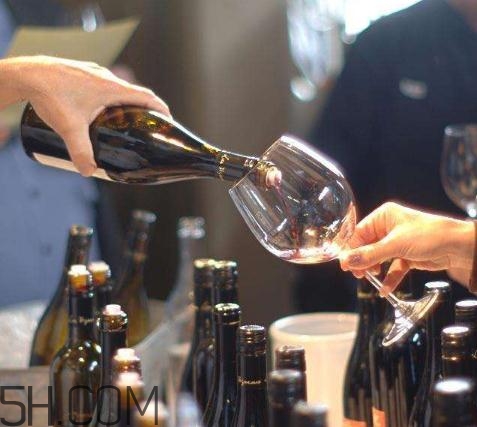 酒精肝是什么引起的？酒精肝是喝酒喝的嗎？