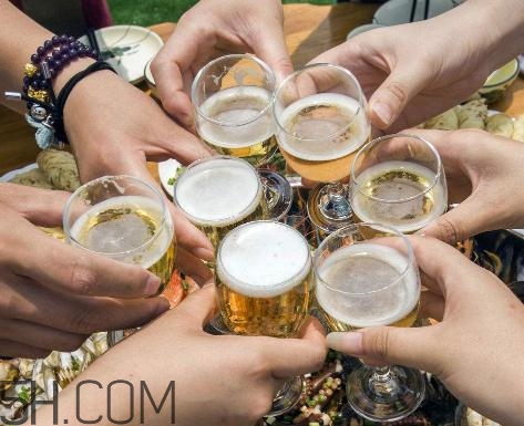 酒精肝是什么引起的？酒精肝是喝酒喝的嗎？