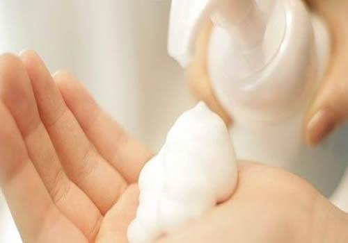 身體乳不洗澡可以用嗎 身體乳洗澡后用效果更好 身體乳不洗澡可以用嗎 身體乳洗澡后用效果更好