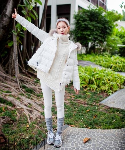 白色羽絨服配什么褲子？白色羽絨服搭配褲子圖片