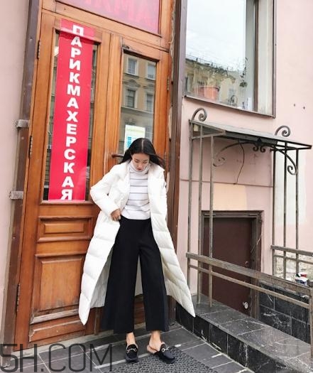 白色羽絨服配什么顏色毛衣？白色羽絨服搭配毛衣圖片