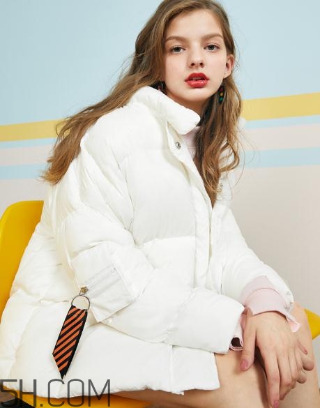 白色羽絨服怎么保存不發(fā)黃？白色羽絨服怎么打理？