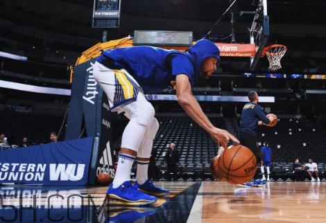 under armour curry 4 low勇士隊(duì)藍(lán)金配色會發(fā)售嗎？