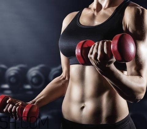 啞鈴彎舉可以天天練嗎？啞鈴彎舉手腕疼是什么原因？