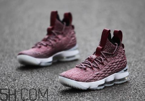 nike lebron 15 wine紅酒配色發(fā)售時間_多少錢？