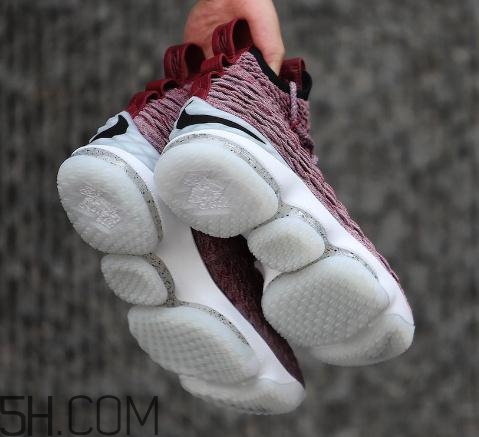 nike lebron 15 wine紅酒配色發(fā)售時間_多少錢？