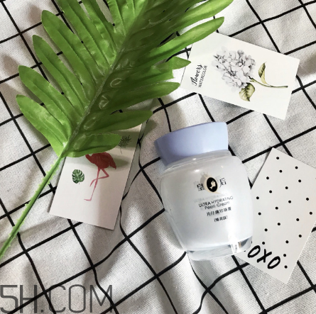 片仔癀珍珠霜和珍珠膏有什么區(qū)別？片仔癀珍珠膏測(cè)評(píng)