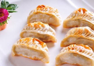 煎餃是先煮熟還是蒸熟？煎餃和鍋貼有什么區(qū)別